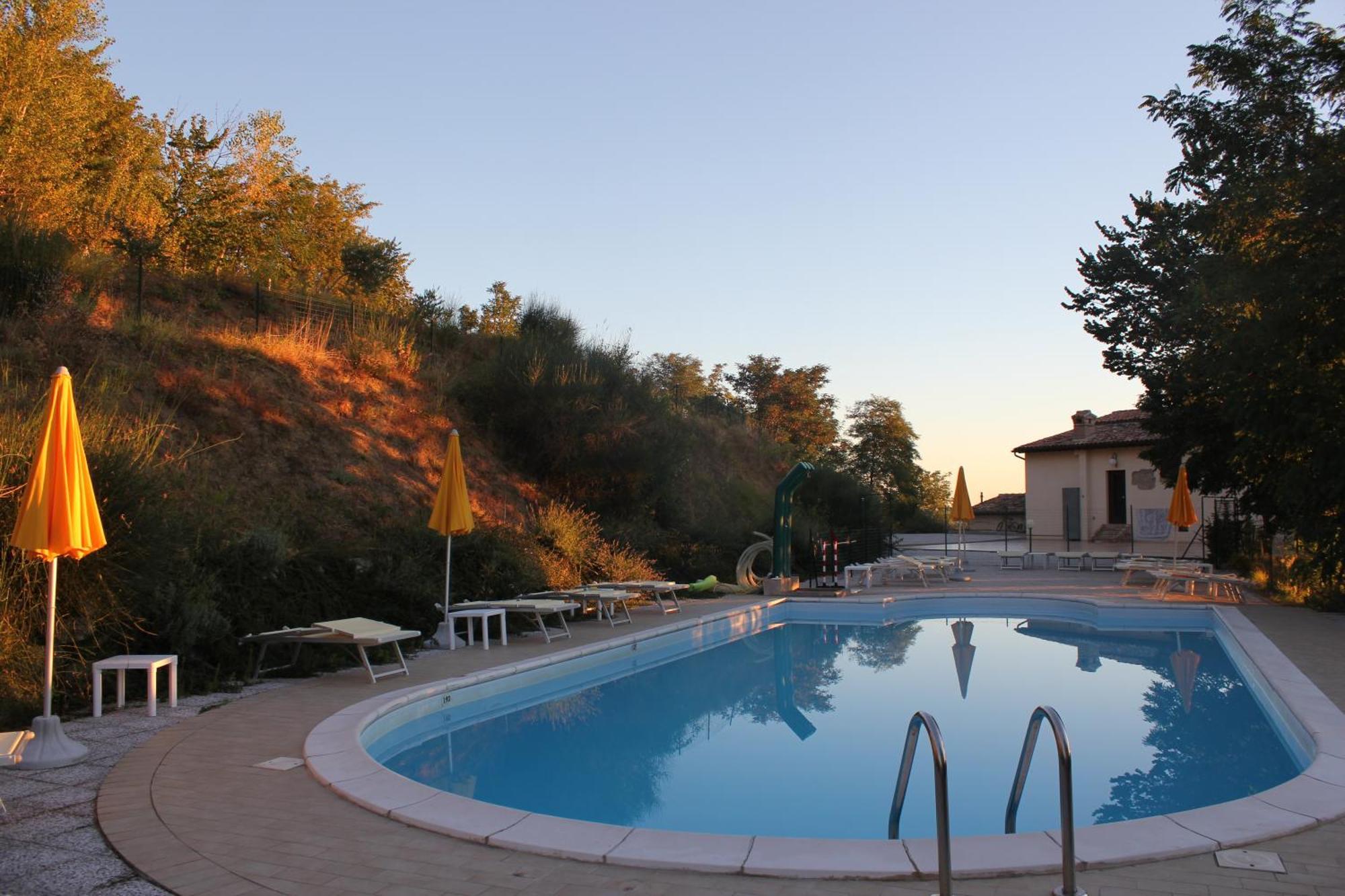 Agriturismo La Valle Del Vento Urbino Bagian luar foto